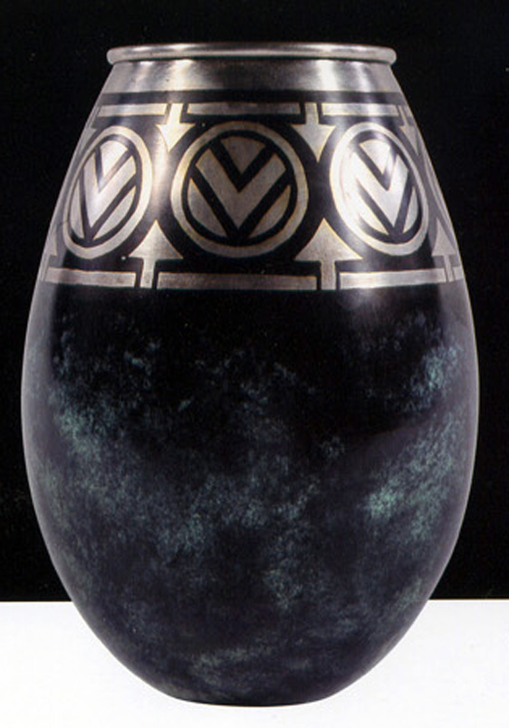 Vaso in metallo Vintage Christofle ovale b257e del XX Secolo Opera originale e disponibile - Robertaebasta® Art Gallery opere d’arte esclusive.